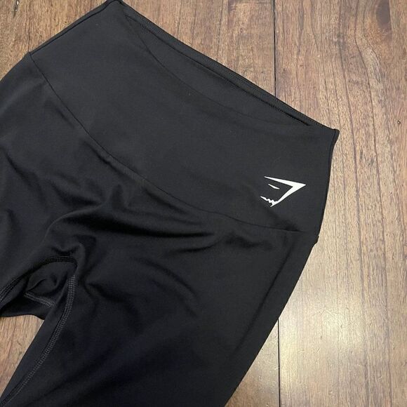 Gymshark Black Cropped Leggings - Picture 4 of 9